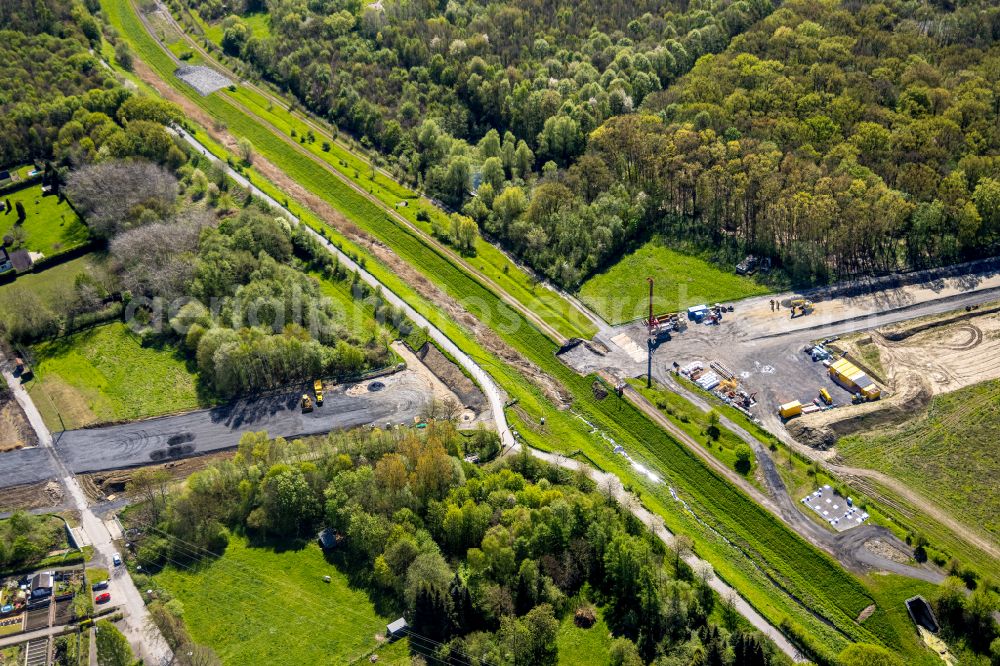 Bergkamen from the bird's eye view: Expansion of the bypass - bypass Kuhbachbruecke on the L821n between Erich-Ollenhauer-Strasse and Luenener Strasse at the In der Schlenke industrial estate in Bergkamen in the Ruhr area in the federal state of North Rhine-Westphalia, Germany