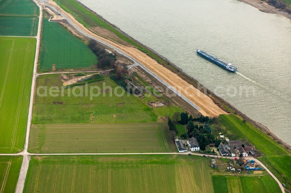 Duisburg from the bird's eye view: Construction of the bypass road in Am Hasselberg on the banks of the Rhine in Duisburg in North Rhine-Westphalia