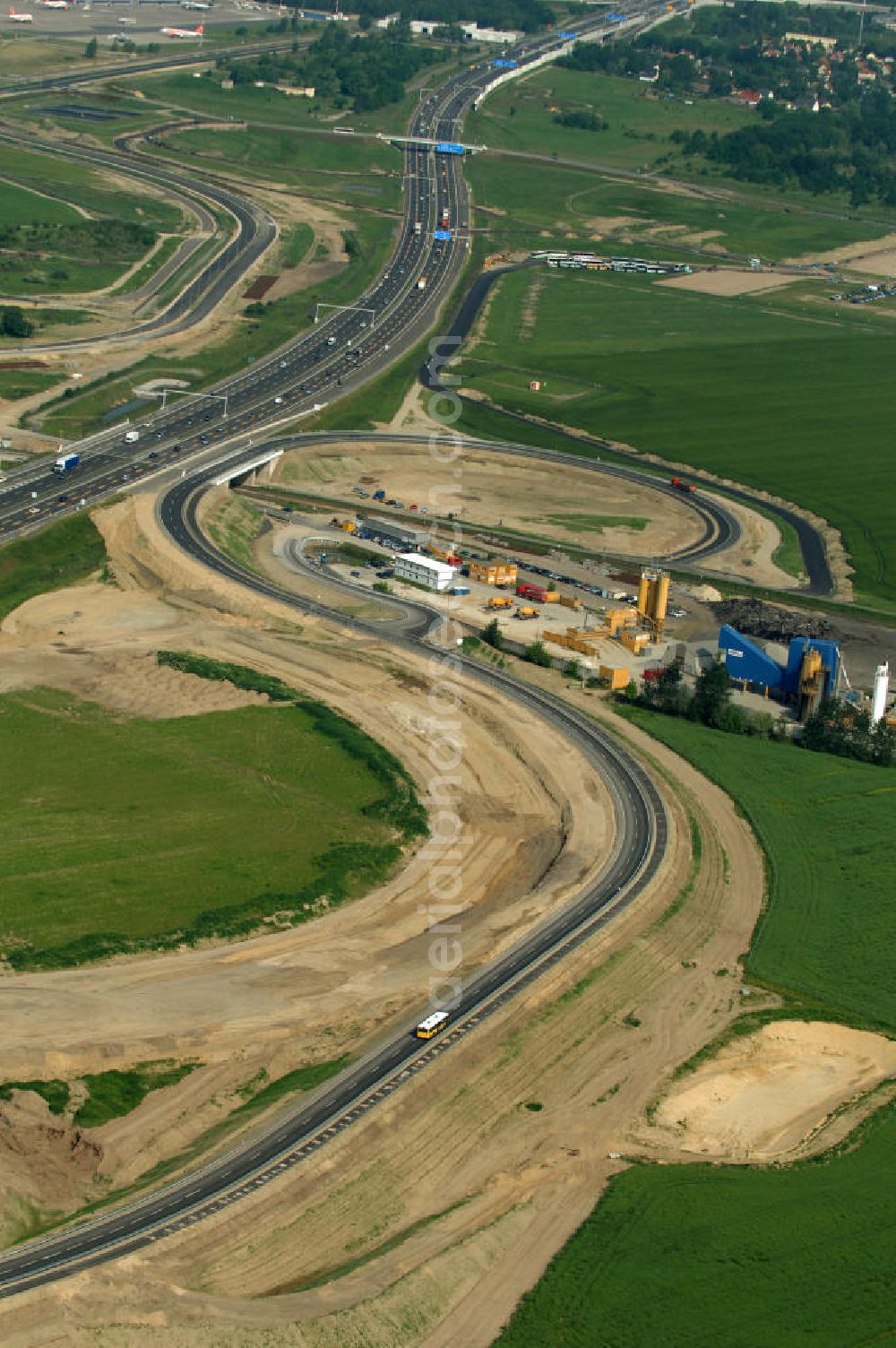 Berlin from the bird's eye view: Blick auf die Autobahn A113. Die A113 verbindet den Berliner Stadtring A100 mit dem Berliner Ring A10. Zeitgleich mit der Erbauung des BBI- Flughafens wird die A113 ausgebaut, um eine bessere Infrastruktur zwischen Berlin und dem Flughafen zu gewährleisten. View of the motorway A113. The A113 joins the A100 Berlin with the Berliner Ring A10. Concurrent with the construction of the BBI airport, the A113 will be built out to ensure better infrastructure between Berlin and the airport.