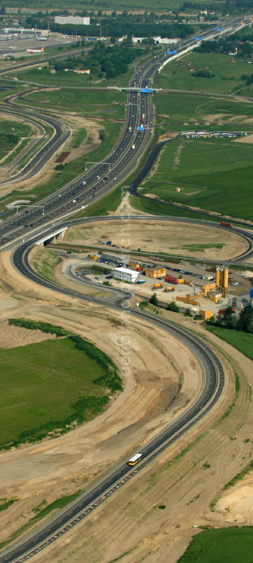 Berlin from above - Blick auf die Autobahn A113. Die A113 verbindet den Berliner Stadtring A100 mit dem Berliner Ring A10. Zeitgleich mit der Erbauung des BBI- Flughafens wird die A113 ausgebaut, um eine bessere Infrastruktur zwischen Berlin und dem Flughafen zu gewährleisten. View of the motorway A113. The A113 joins the A100 Berlin with the Berliner Ring A10. Concurrent with the construction of the BBI airport, the A113 will be built out to ensure better infrastructure between Berlin and the airport.