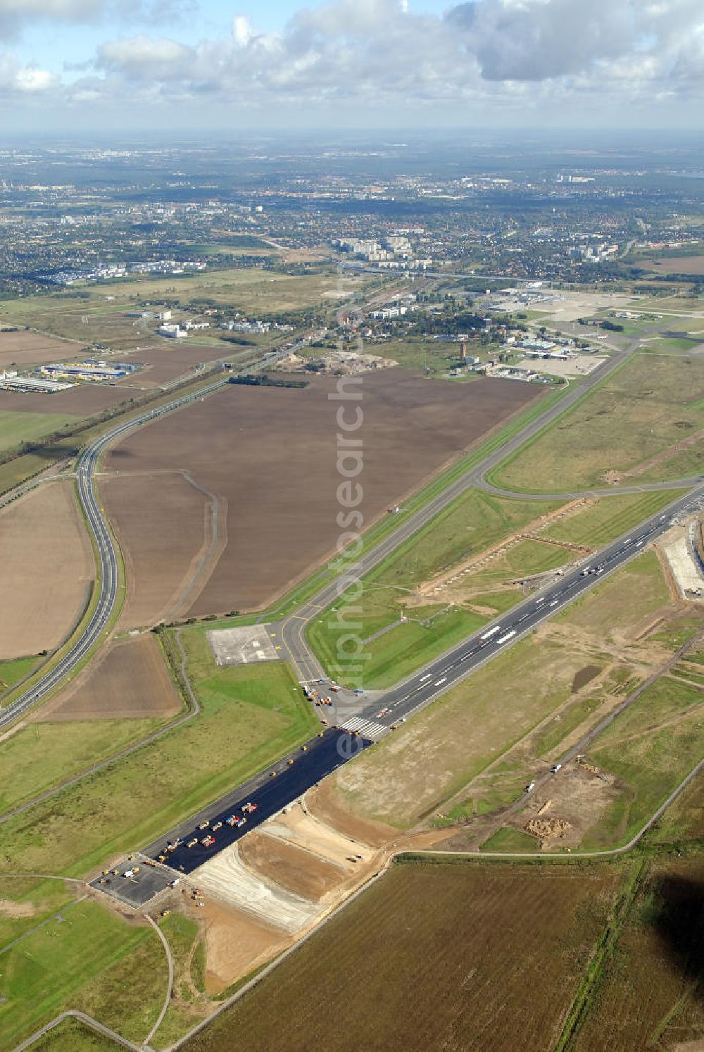 Schönefeld from above - Ausbau der Start- und Landebahn auf dem Flughafen Berlin Schönefeld. Zur bestehenden Rollbahn werden durch die Firmen TRAPP und PAPENBURG zusätzliche An- und Abrollwege errichtet. To the existing runway will be built by the company and TRAPP PAPENBURG additional high-speed taxiways.