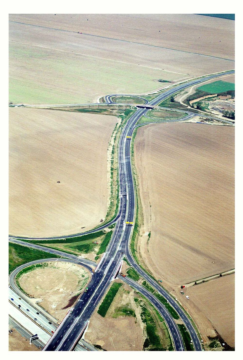 Aerial photograph Brehna / Sachsen-Anhalt - Fertiger Ausbau des Autobahnkreuzes Brehna