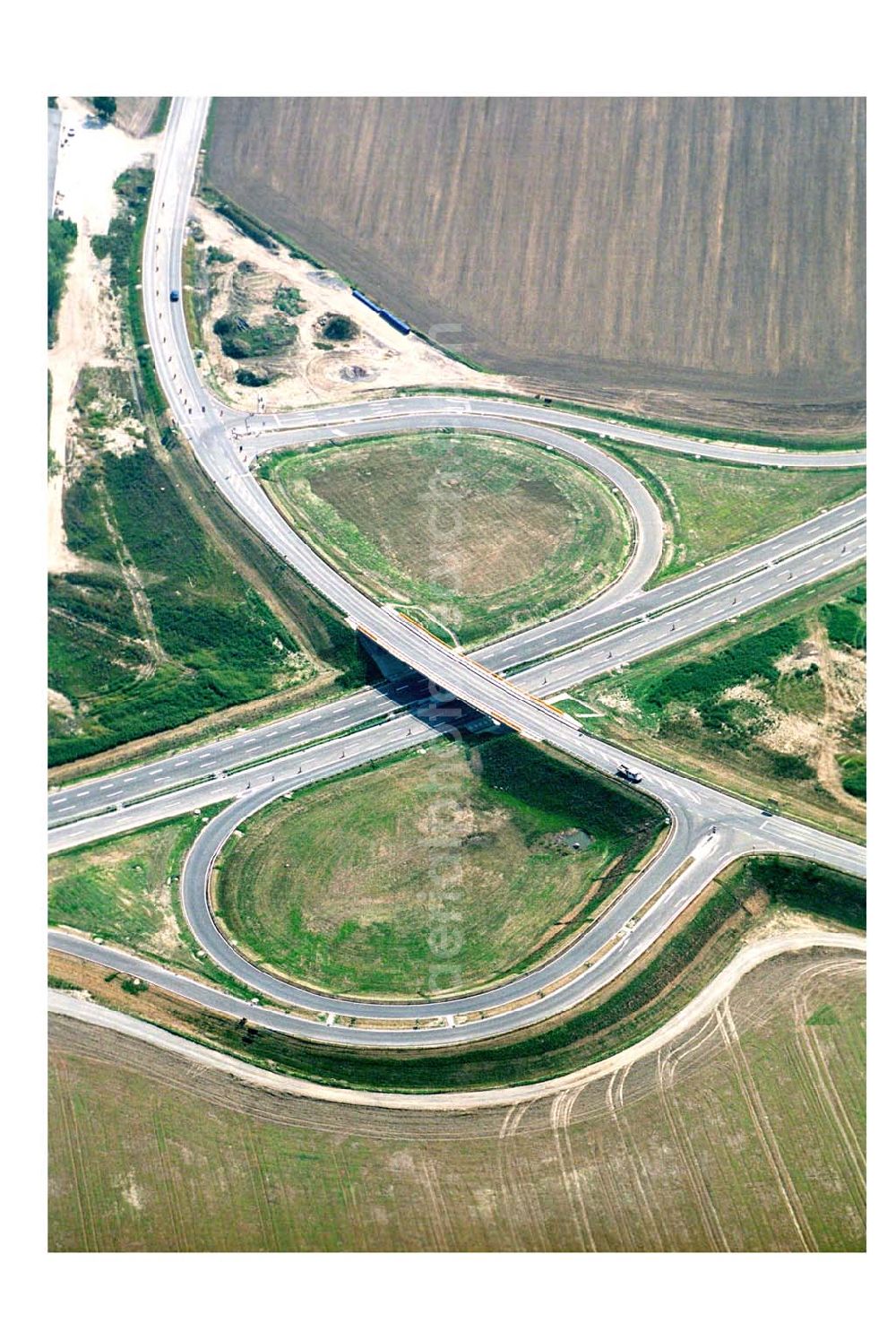 Brehna / Sachsen-Anhalt from the bird's eye view: Fertiger Ausbau des Autobahnkreuzes Brehna