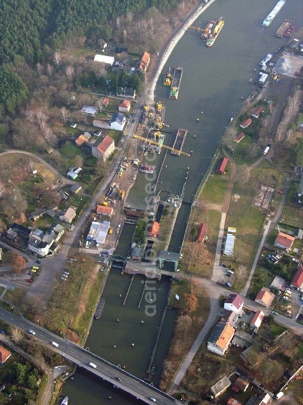 Wernsdorf from the bird's eye view: 10.12.2004 Wernsdorf, Blick auf den Ausbau der Wernsdorfer Schleuse am Oder-Spree-Kanal in Wernsdorf (zu Erkner).