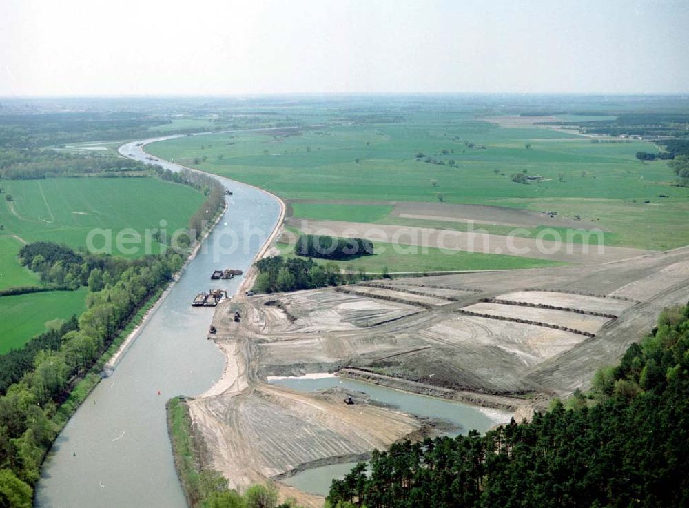 westlich von Genthin from the bird's eye view: Ausbauarbeiten am Elbe-Havel-Kanal - Verlauf bei Genthin.