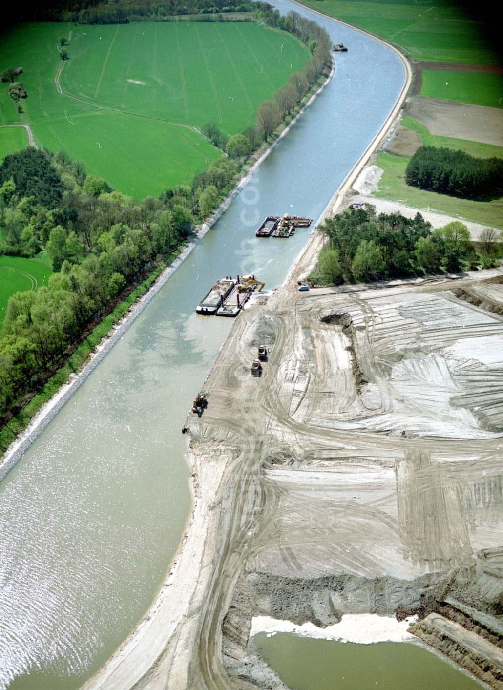 Aerial photograph westlich von Genthin - Ausbauarbeiten am Elbe-Havel-Kanal - Verlauf bei Genthin.