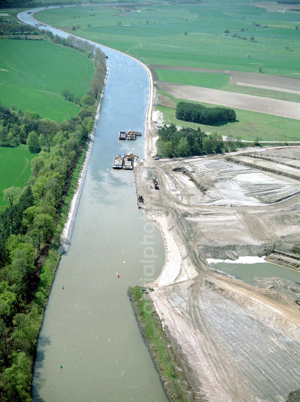 westlich von Genthin from above - Ausbauarbeiten am Elbe-Havel-Kanal - Verlauf bei Genthin.