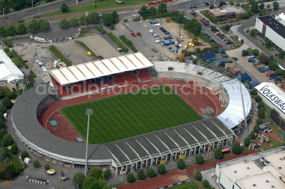 Braunschweig from the bird's eye view: Blick auf die Ausbauarbeiten der Nordkurve im Stadion Braunschweig. View of the development work of the North stand at the stadium Brunswick.