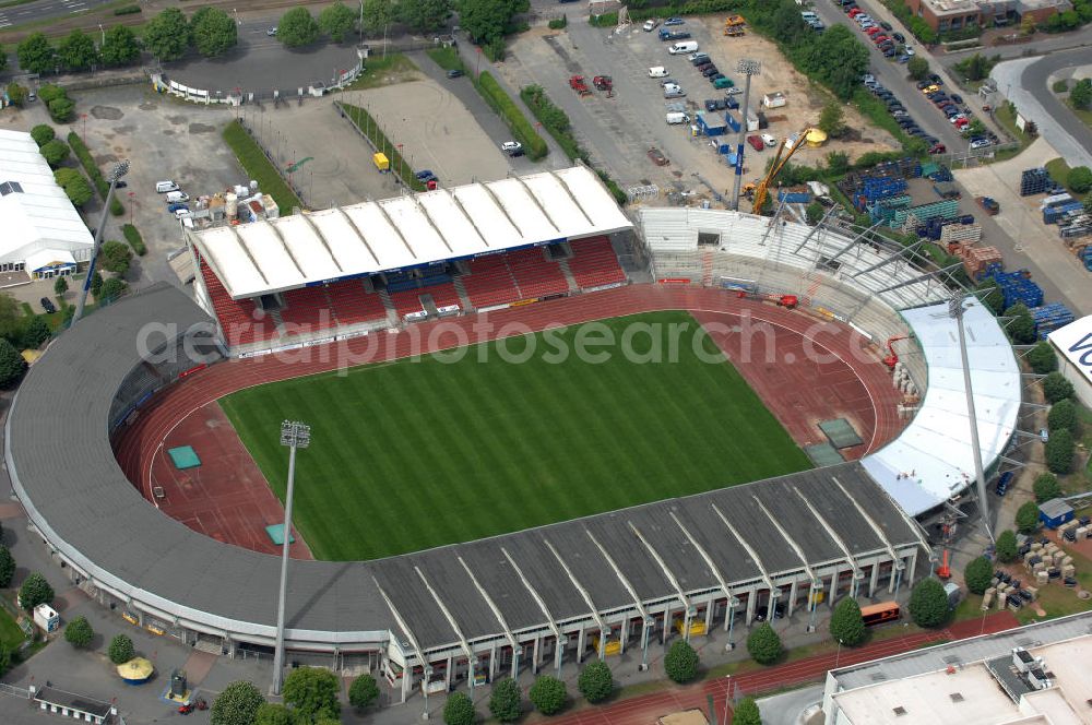 Aerial image Braunschweig - Blick auf die Ausbauarbeiten der Nordkurve im Stadion Braunschweig. View of the development work of the North stand at the stadium Brunswick.