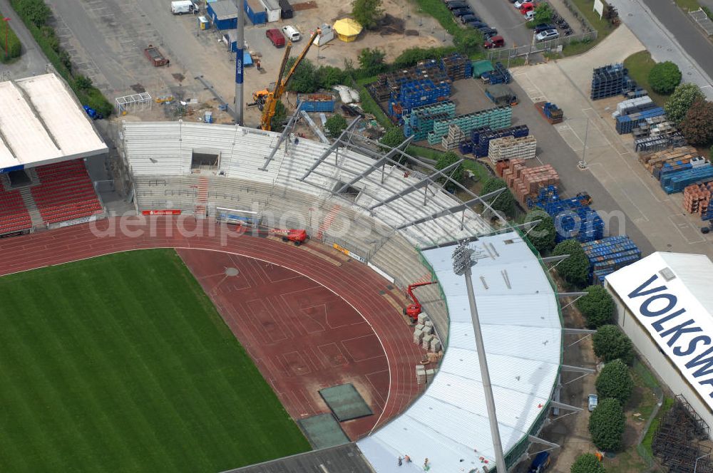 Aerial photograph Braunschweig - Blick auf die Ausbauarbeiten der Nordkurve im Stadion Braunschweig. View of the development work of the North stand at the stadium Brunswick.