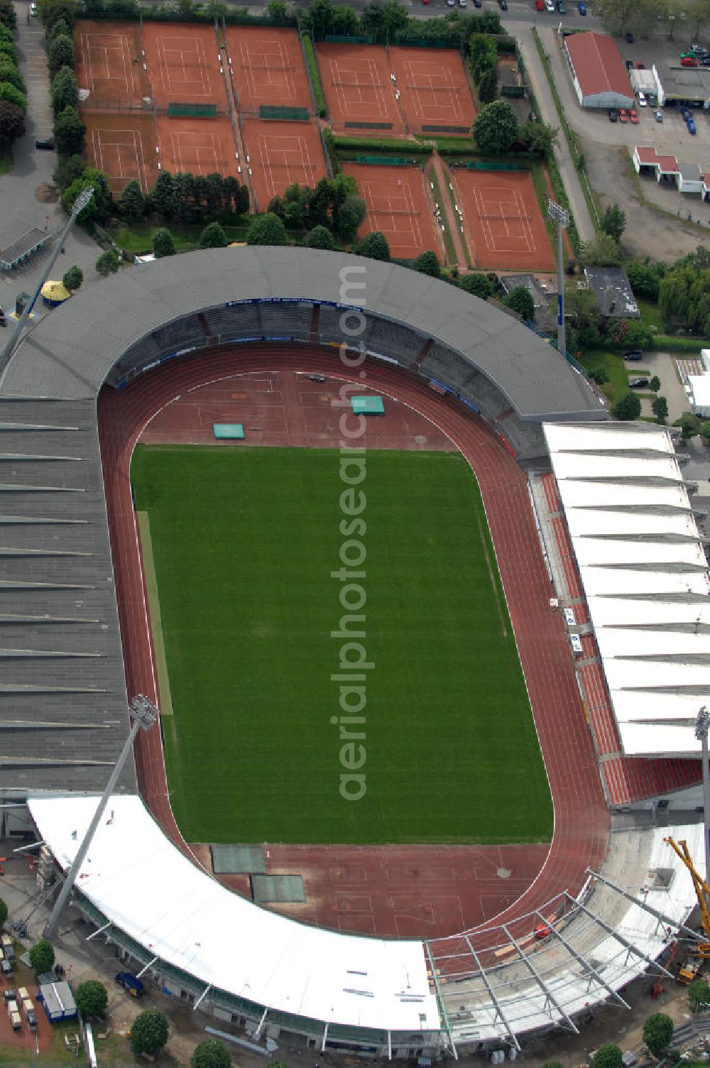 Braunschweig from the bird's eye view: Blick auf die Ausbauarbeiten der Nordkurve im Stadion Braunschweig. View of the development work of the North stand at the stadium Brunswick.