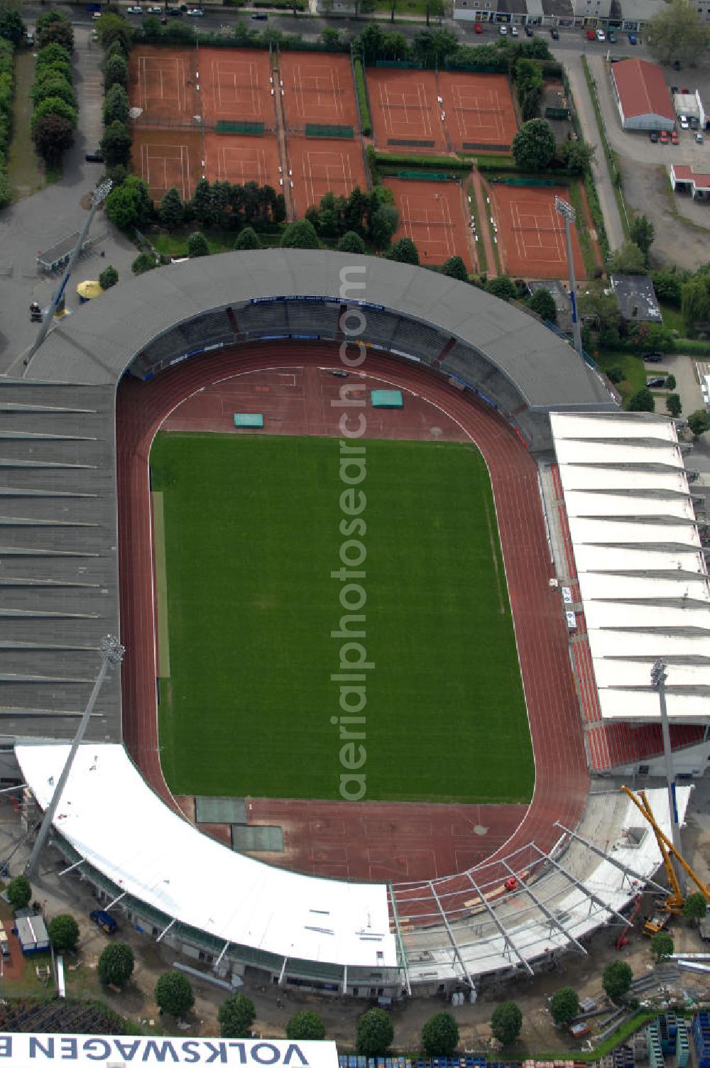 Aerial image Braunschweig - Blick auf die Ausbauarbeiten der Nordkurve im Stadion Braunschweig. View of the development work of the North stand at the stadium Brunswick.