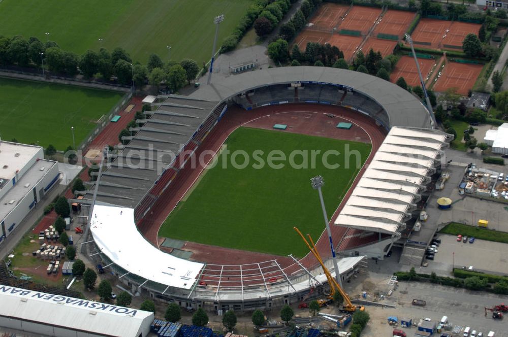 Braunschweig from above - Blick auf die Ausbauarbeiten der Nordkurve im Stadion Braunschweig. View of the development work of the North stand at the stadium Brunswick.