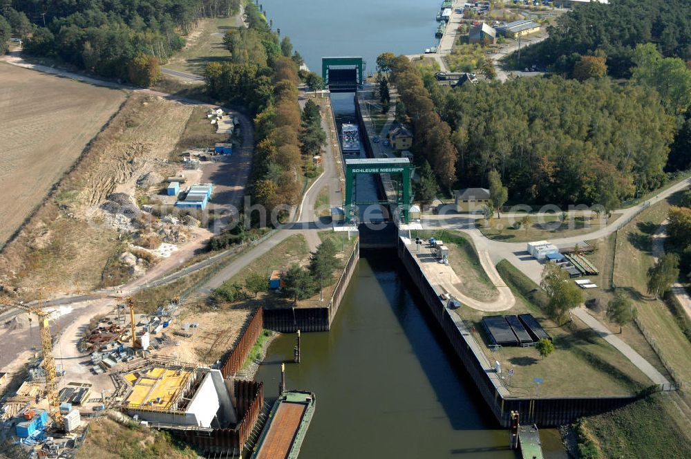 Niegripp from the bird's eye view: Ausbauarbeiten an der Schleuse Niegripp am Elbe-Havel-Kanal in nördlichem Anschluß zur Elbe. Ein Projekt des WSV: Wasserstraßen-Neubauamt Magdeburg, 39106 Magdeburg, Tel. +49(0)391 535-0, email: wna-magdeburg@wsv.bund.de