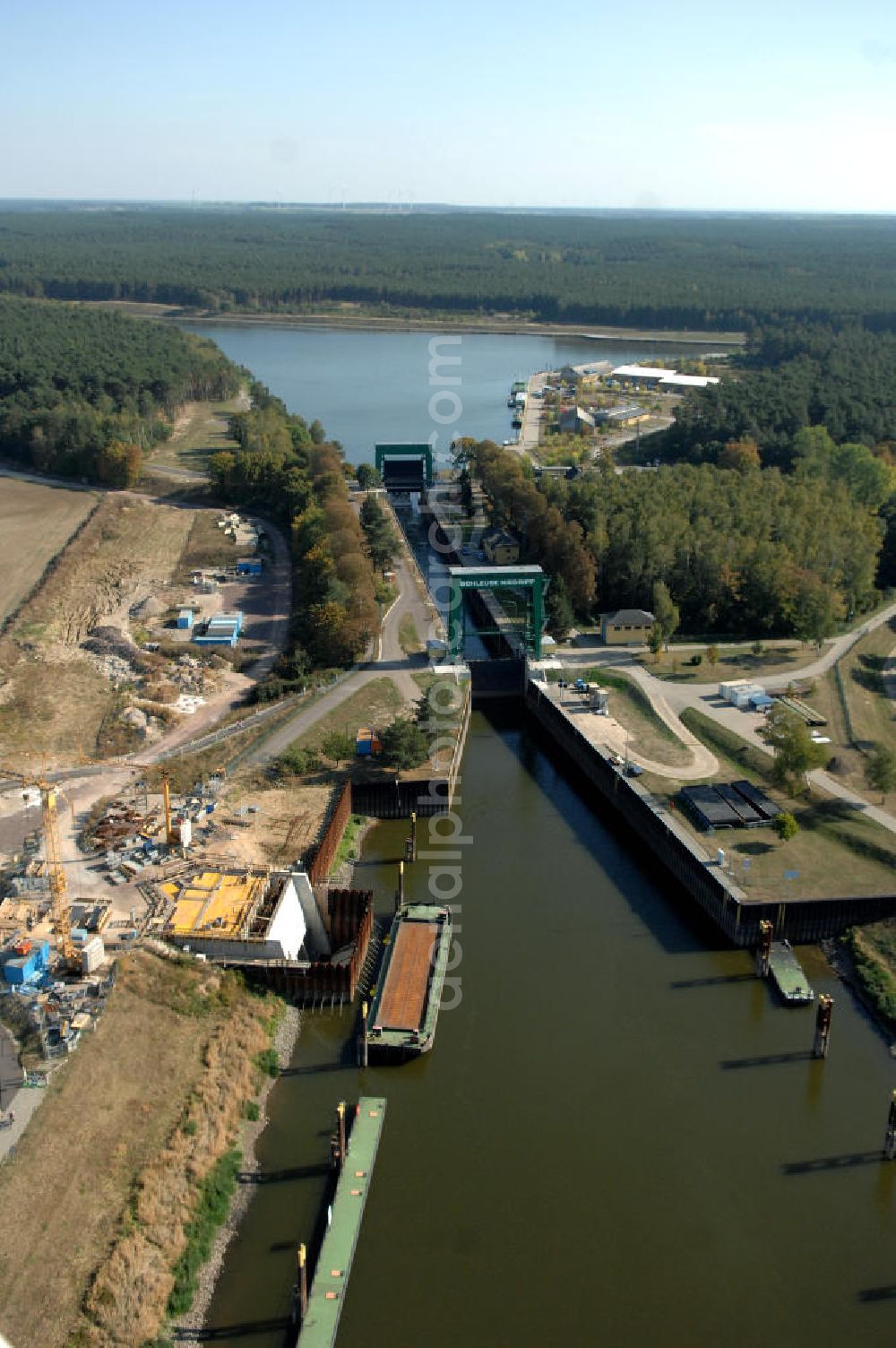 Niegripp from above - Ausbauarbeiten an der Schleuse Niegripp am Elbe-Havel-Kanal in nördlichem Anschluß zur Elbe. Ein Projekt des WSV: Wasserstraßen-Neubauamt Magdeburg, 39106 Magdeburg, Tel. +49(0)391 535-0, email: wna-magdeburg@wsv.bund.de