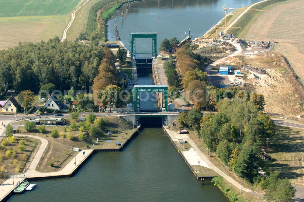 Aerial image Niegripp - Ausbauarbeiten an der Schleuse Niegripp am Elbe-Havel-Kanal in nördlichem Anschluß zur Elbe. Ein Projekt des WSV: Wasserstraßen-Neubauamt Magdeburg, 39106 Magdeburg, Tel. +49(0)391 535-0, email: wna-magdeburg@wsv.bund.de