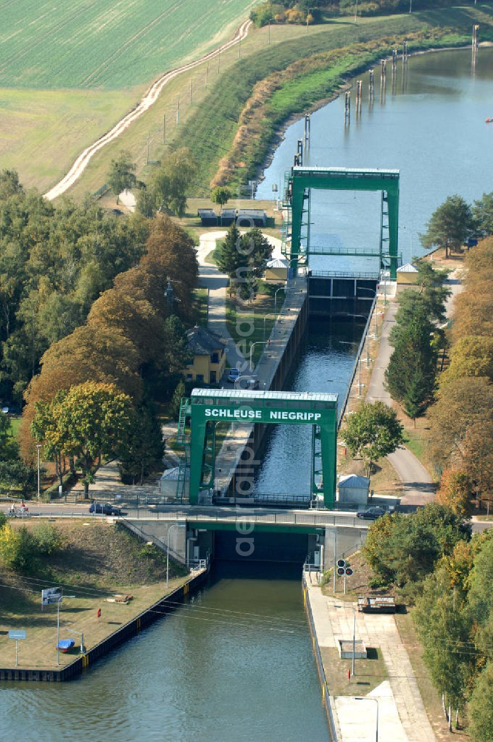 Aerial photograph Niegripp - Ausbauarbeiten an der Schleuse Niegripp am Elbe-Havel-Kanal in nördlichem Anschluß zur Elbe. Ein Projekt des WSV: Wasserstraßen-Neubauamt Magdeburg, 39106 Magdeburg, Tel. +49(0)391 535-0, email: wna-magdeburg@wsv.bund.de