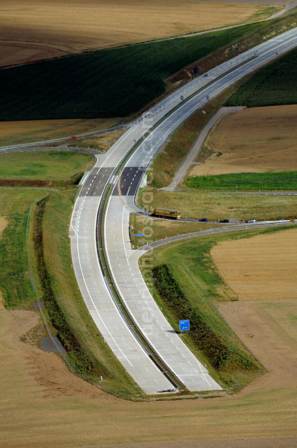 Aerial image Niederfrohna - Blick auf das derzeitige Autobahnende / Ausbaustand der Autobahn 72 zwischen Niederfrohna und Mühlau. Kontakt: DEGES Deutsche Einheit Fernstraßenplanungs- und -bau GmbH, Zimmerstraße 54, 10117 Berlin, Tel. 030 20243332 Herr Penther