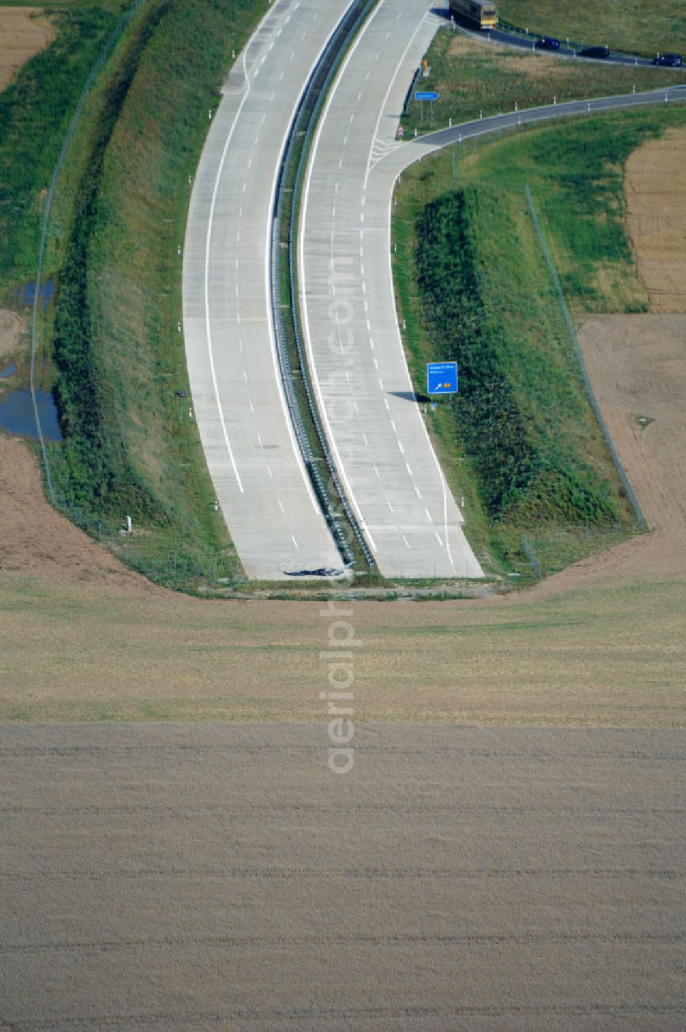 Aerial photograph Niederfrohna - Blick auf das derzeitige Autobahnende / Ausbaustand der Autobahn 72 zwischen Niederfrohna und Mühlau. Kontakt: DEGES Deutsche Einheit Fernstraßenplanungs- und -bau GmbH, Zimmerstraße 54, 10117 Berlin, Tel. 030 20243332 Herr Penther