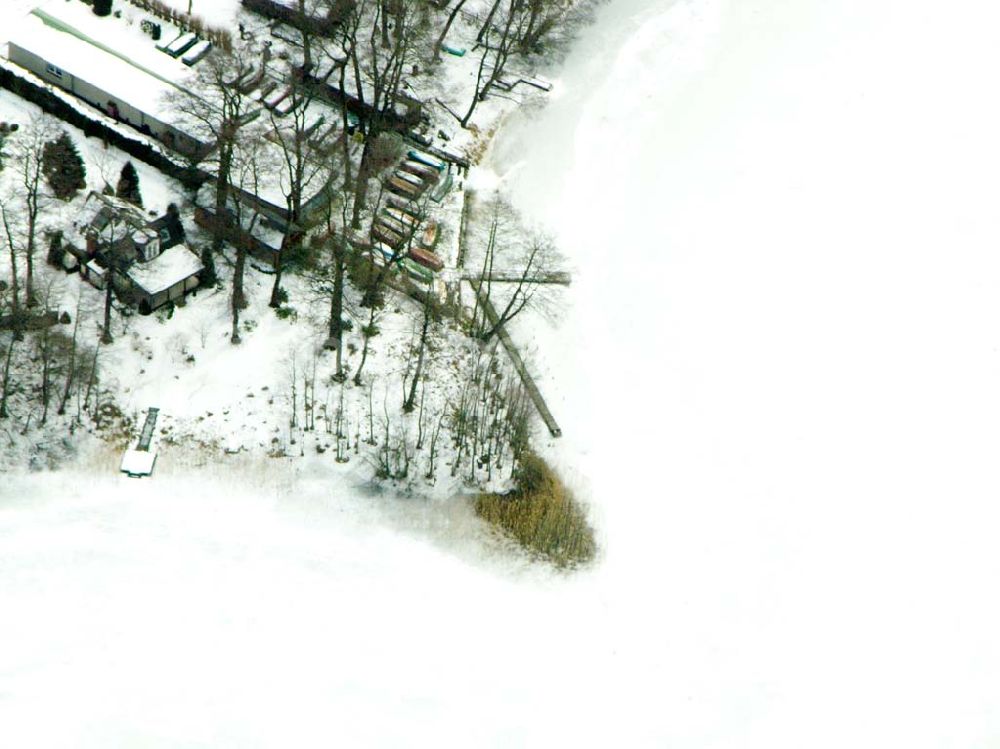 Aerial image Postbruch - Blick auf den Bötzsee mit dem Uferbereich des Anglervereins Postbruch.