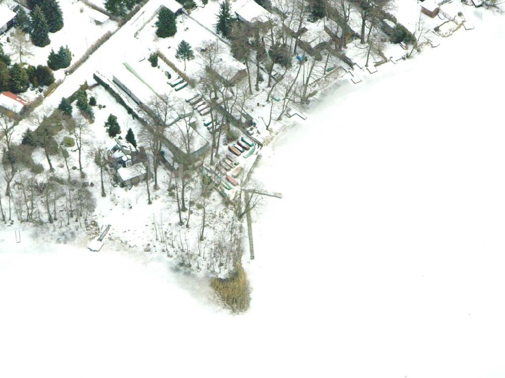 Aerial photograph Postbruch - Blick auf den Bötzsee mit dem Uferbereich des Anglervereins Postbruch.