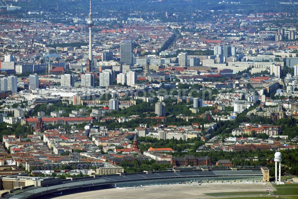 Aerial photograph Berlin - View of the center of Berlin from the Tempelhofer Feld