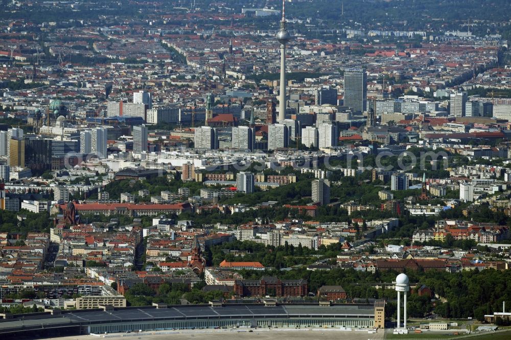 Aerial photograph Berlin - View of the center of Berlin from the Tempelhofer Feld