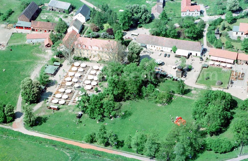 Diedersdorf bei Mahlow / Brandenburg from the bird's eye view: Ausflugsziel Schloß Diedersdorf.