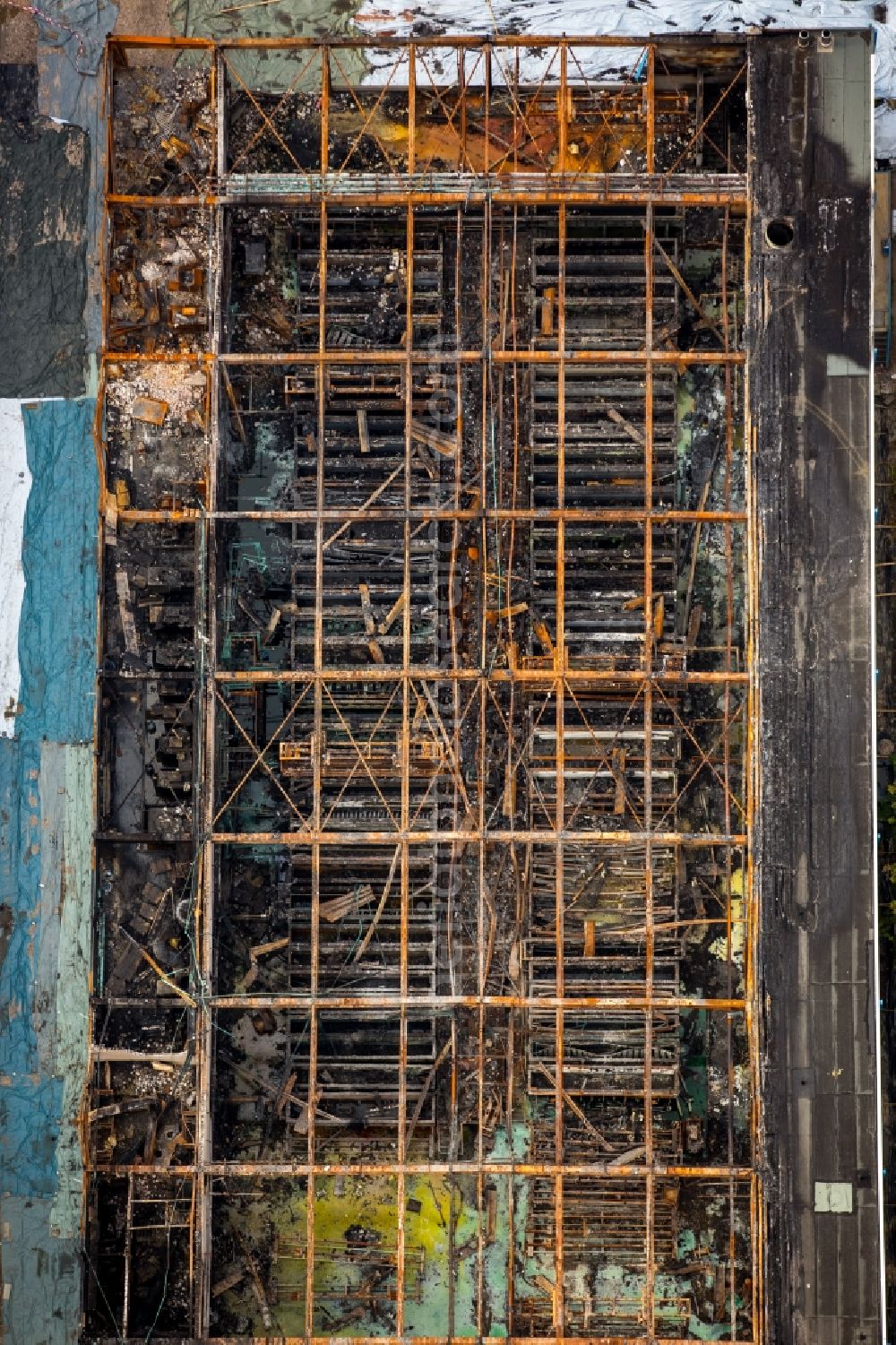 Aerial image Warstein - Burnt down building of the Al Gramm company in the commerce area of Waersteral in Warstein in the state of North Rhine-Westphalia. The burnt building is located near a forest