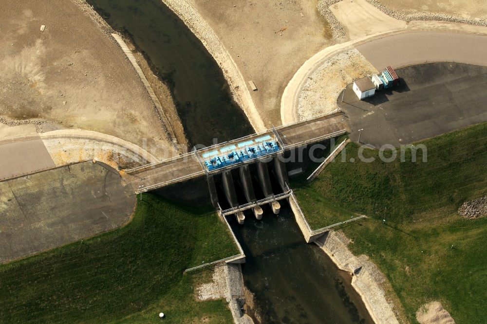 Straussfurt from the bird's eye view: Dried out and not a filled water - retention basins in Strauss ford in Thuringia