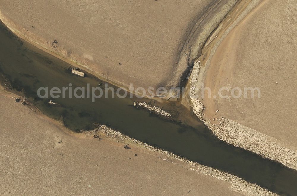 Straussfurt from the bird's eye view: Dried out and not a filled water - retention basins in Strauss ford in Thuringia