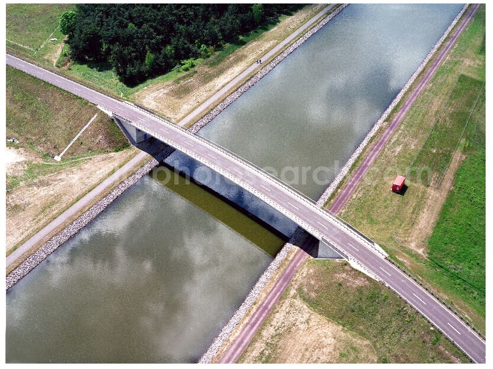 Aerial image Hohenwarthe / Sachsen-Anhalt - Neue Brücke über den Elbe-Havel-Kanal zwischen der Schleuse Niegripp und Hohenwarthe - Ausgleichs- und Ersatzmaßnahmen am Wasserstraßenkreuz Magdeburg / Elbe-Havel-Kanal. Ein Projekt des Wasserstraßenneubauamtes Magdeburg