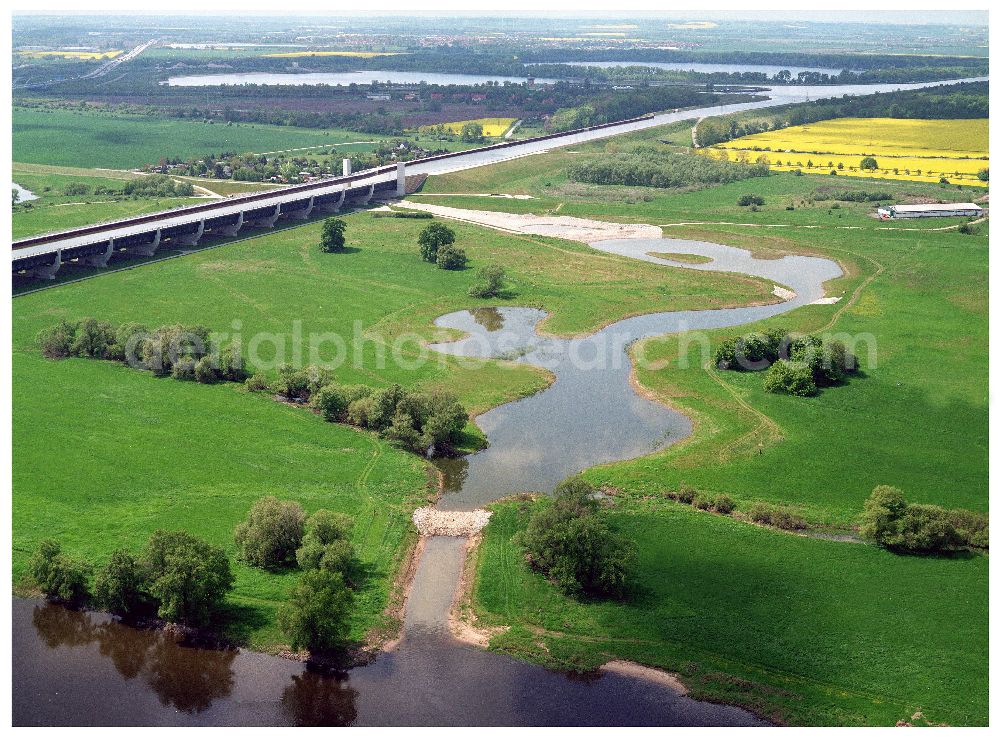 Hohenwarthe / Sachsen-Anhalt from above - Ausgleichs- und Ersatzmaßnahmen an der Trogbrücke des Elbe-Havel-Kanales am Wasserstraßenkreuz Magdeburg / Elbe-Havel-Kanal. Ein Projekt des Wasserstraßenneubauamtes Magdeburg