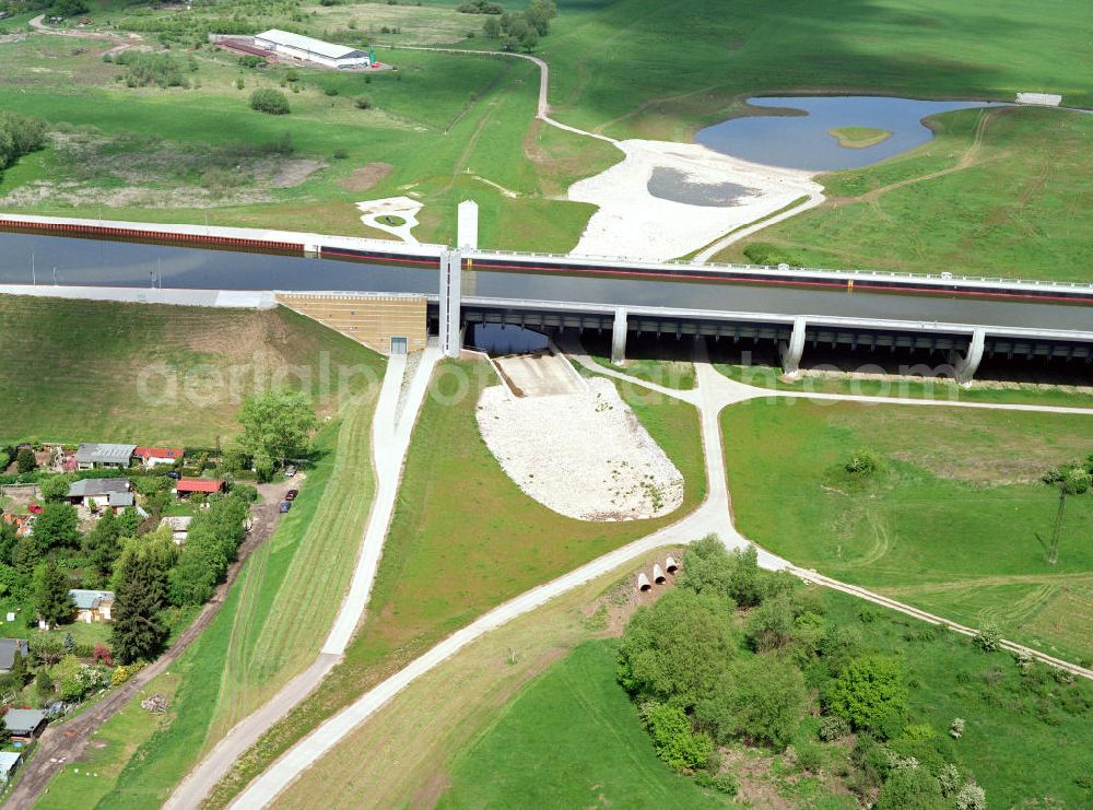 Hohenwarthe / Sachsen-Anhalt from the bird's eye view: Ausgleichs- und Ersatzmaßnahmen an der Trogbrücke des Elbe-Havel-Kanales am Wasserstraßenkreuz Magdeburg / Elbe-Havel-Kanal. Ein Projekt des Wasserstraßenneubauamtes Magdeburg