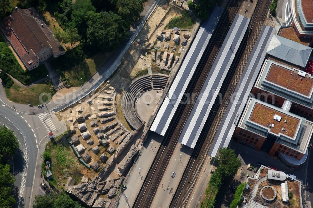 Aerial photograph Mainz - Archaeological site Roman Theatre Mogontiacum at city railway station Roman Theatre in Mainz in Rhineland-Palatinate