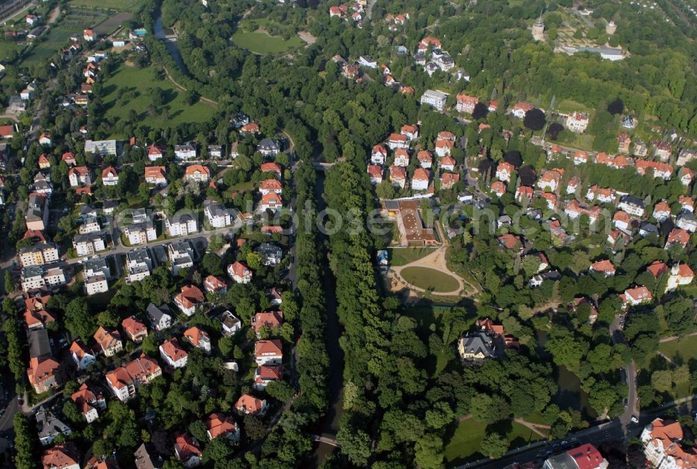 Aerial photograph Erfurt - An excerpt from the Gera-Flutgraben with view of the Kindergarten Rasselbande, the Alfred-Hess-Straße and the lakeside by Luisenpark in Erfurt in Thuringia