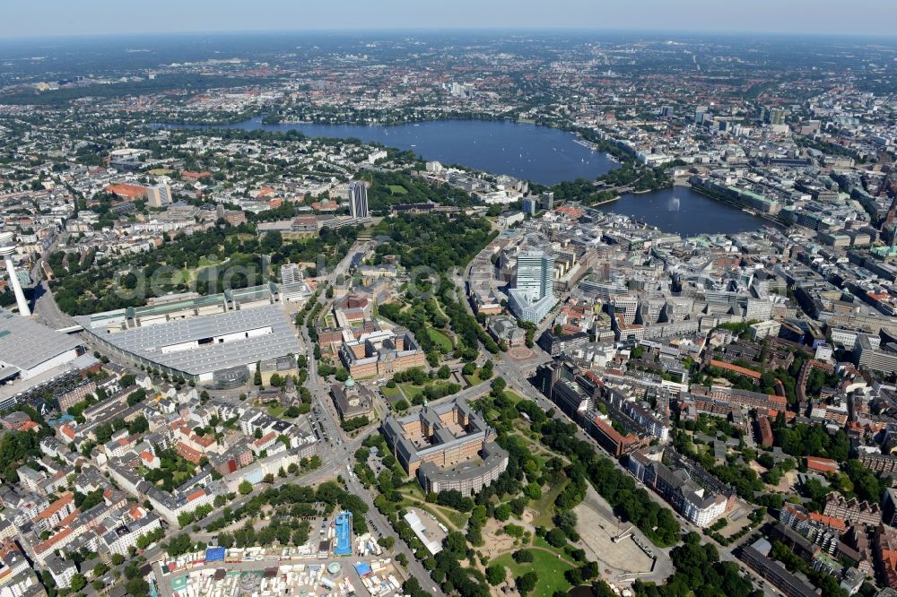 Aerial photograph Hamburg - Aussenalster Lake and view of the city centre of Hamburg in Germany. The lake is located in the North of the city centre