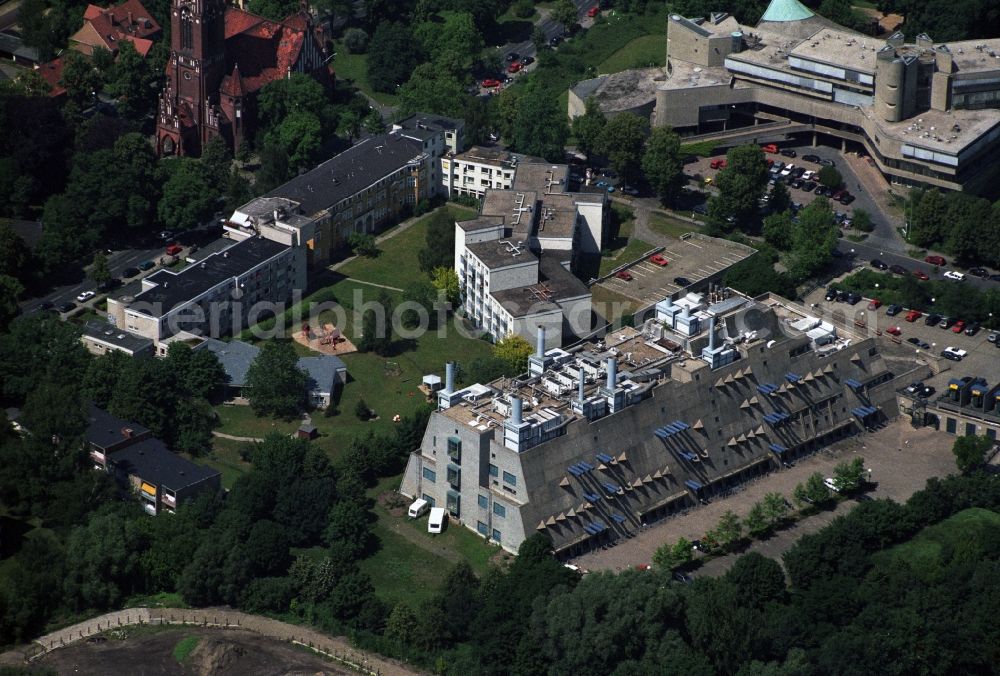 Berlin OT Lichterfelde from above - View of a branch office of the Charité Campus Benjamin Franklin in the district of Lichterfelde in Berlin