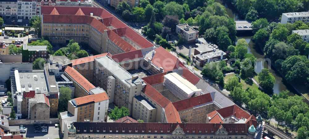  from the bird's eye view: Blick auf die Außenstelle des DPMA Deutsches Patent- und Markenamt in Berlin Kreuzberg an der Gitschiner Straße in Kreuzberg. The Branch of the DPMA German Patent and Trademark Office in Berlin Kreuzberg.