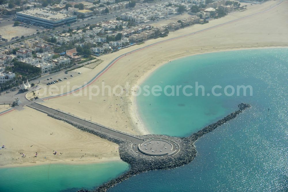 Aerial image Dubai - Der Aussichtspunkt befindet sich am Strandabschnitt Jumeirah Beach in Dubai. Von hier aus erhält man einen Überblick über die Skyline von Dubai. Der Aussichtspunkt dient gleichzeitig auch als Wellenbrecher. The viewpoint is located at the section Jumeirah Beach in Dubai. It offers a wide view of Dubai's skyline and has a wave-breaking function as well.