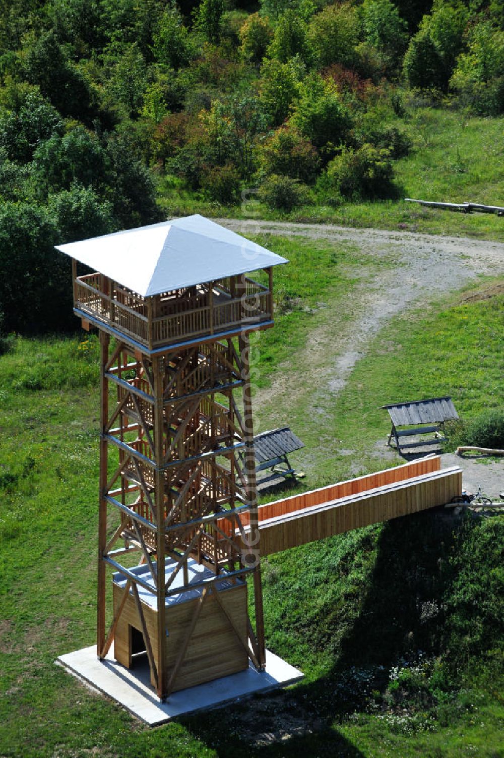 Aerial photograph Eisenach - Der 2011 neu errichtete Aussichtsturm Hainich-Blick ist eine 20 Meter hohe Holzkonstruktion, für die nur einheimische Nutzholzarten verwendet wurden. Er steht bei Hütscheroda in der Nähe von Eisenach in Thüringen am Wildkatzenpfad im Nationalpark Hainich, welcher zum UNESCO-Weltnaturerbe gehört, und dient zur Orientierung im südlichen Offengelände des Parkes. 2011 newly raised viewing tower Hainich-Blick is a 20 metres high wood construction, for which solely domestic timber was used. It is located close to Hütscheroda near city Eisenach in Thuringia at Wildkatzenpfad of Hainich National Park, which ranks among UNESCO World Heritage - natural site. The tower serves for the orientation in southern parts of the park.