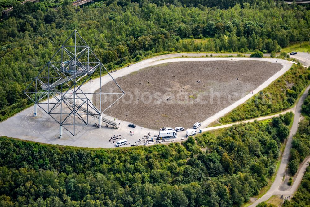 Bottrop from the bird's eye view: Observation tower tetrahedron in the heap at Beckstrasse in Bottrop in the state of North Rhine-Westphalia