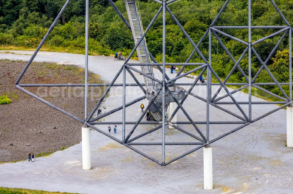 Aerial photograph Bottrop - observation tower tetrahedron in the heap at Beckstrasse in Bottrop at Ruhrgebiet in the state of North Rhine-Westphalia