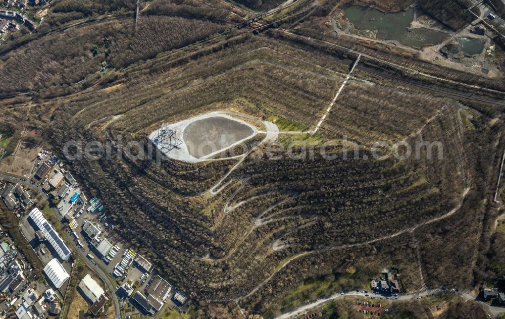 Aerial image Bottrop - Observation tower tetrahedron with WDR film team in the heap at Beckstrasse in the district Batenbrock in Bottrop at Ruhrgebiet in the state of North Rhine-Westphalia