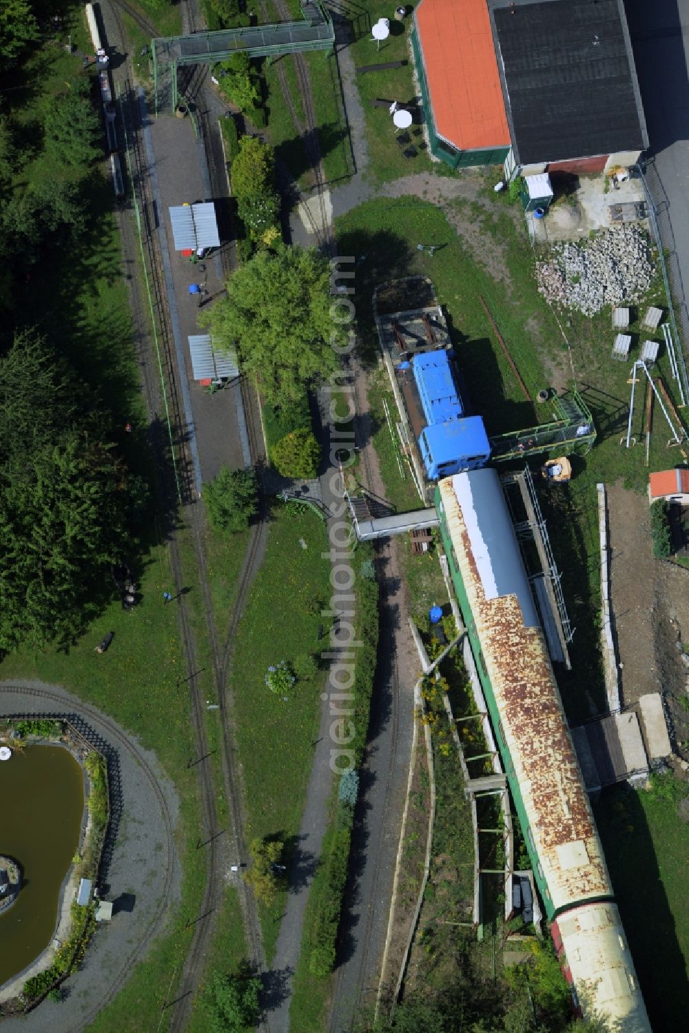 Aerial photograph Markkleeberg - Exhibition of an old switcher and area of the Modellbaupark Auenhain in Markkleeberg in the state Saxony