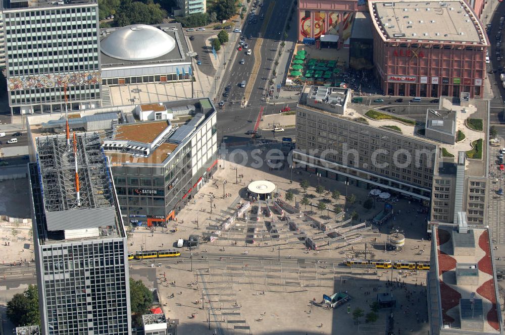 Aerial photograph Berlin - Blick auf die Ausstellung zur Friedlichen Revolution 1989/90 auf dem Alexanderplatz. Anlass für die Ausstellung ist der Maurefall vor 20 Jahren, gezeigt werden Fotos, Flugblätter und Protestplakate auf nachgestalteten Mauerelementen und in einem Pavillon. Zu sehen ist die Ausstellung vom 7. Mai bis zum 4. November