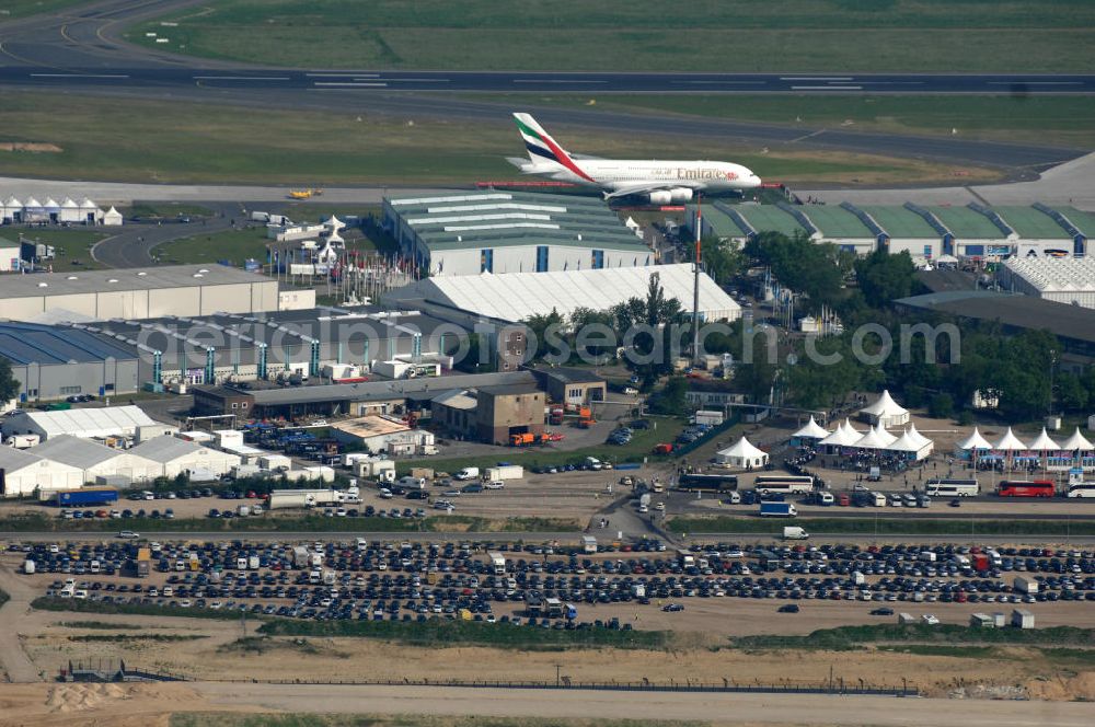 Aerial image Schönefeld - Blick auf das Ausstellungsgelände der Internationalen Luftfahrtshow ILA 2010 auf dem Gelände des Flughafen Berlin-Schönefeld wenige Minuten vor der Eröffnung. View of the exhibition grounds of the International Air Show ILA 2010 on the grounds of the airport Berlin-Schönefeld few minutes before the opening.