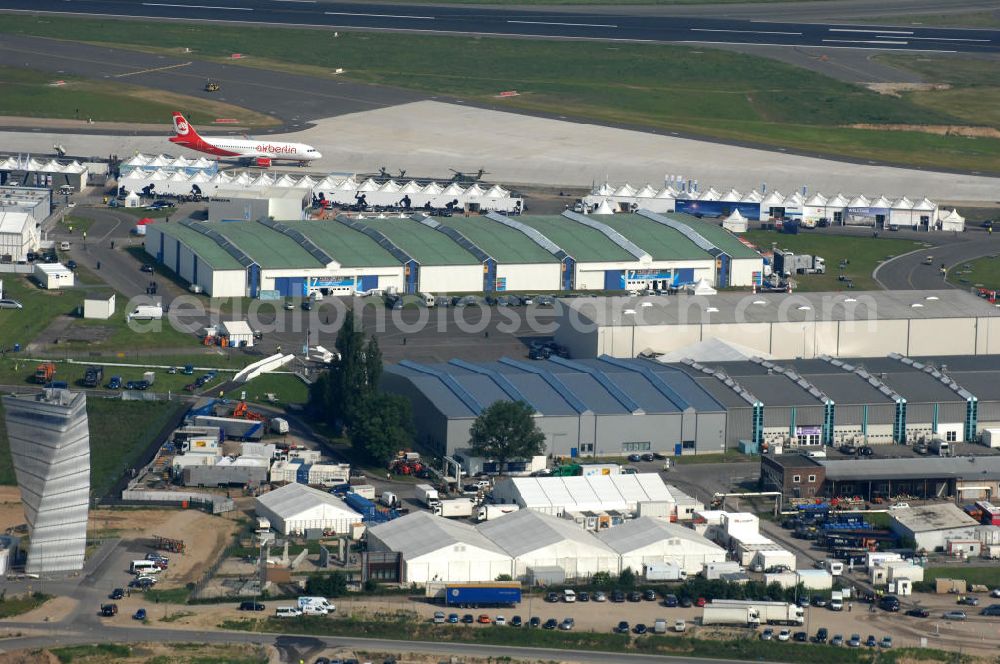 Aerial photograph Schönefeld - Blick auf das Ausstellungsgelände der Internationalen Luftfahrtshow ILA 2010 auf dem Gelände des Flughafen Berlin-Schönefeld wenige Minuten vor der Eröffnung. View of the exhibition grounds of the International Air Show ILA 2010 on the grounds of the airport Berlin-Schönefeld few minutes before the opening.