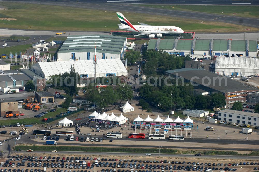 Aerial image Schönefeld - Blick auf das Ausstellungsgelände der Internationalen Luftfahrtshow ILA 2010 auf dem Gelände des Flughafen Berlin-Schönefeld wenige Minuten vor der Eröffnung. View of the exhibition grounds of the International Air Show ILA 2010 on the grounds of the airport Berlin-Schönefeld few minutes before the opening.