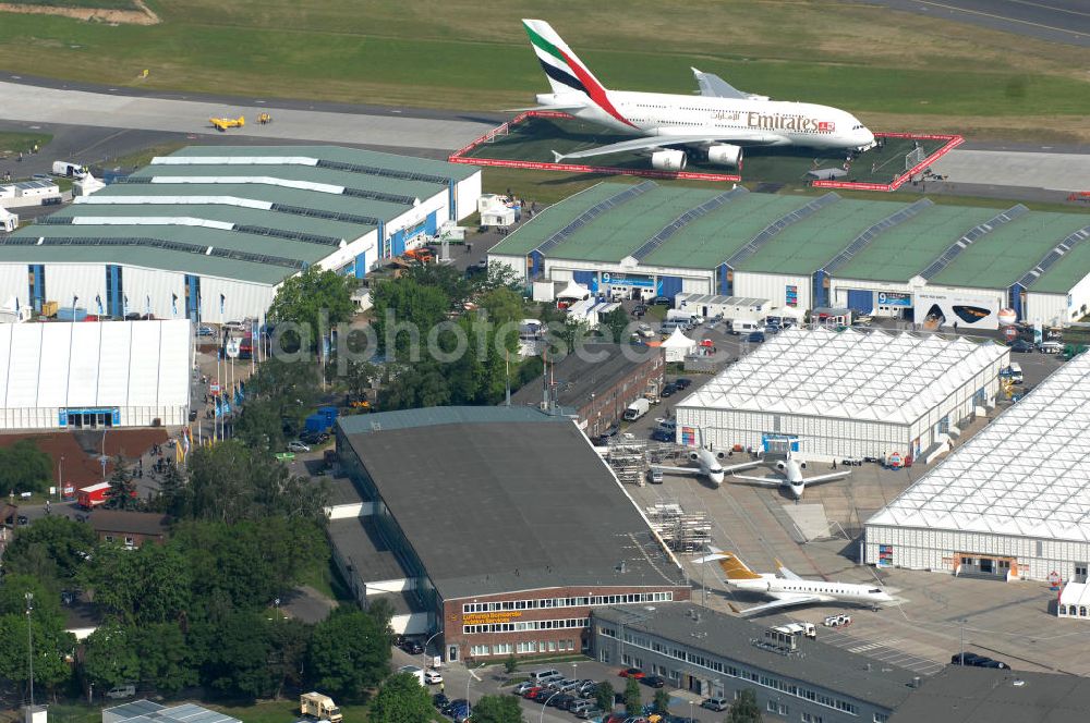 Aerial photograph Schönefeld - Blick auf das Ausstellungsgelände der Internationalen Luftfahrtshow ILA 2010 auf dem Gelände des Flughafen Berlin-Schönefeld wenige Minuten vor der Eröffnung. View of the exhibition grounds of the International Air Show ILA 2010 on the grounds of the airport Berlin-Schönefeld few minutes before the opening.